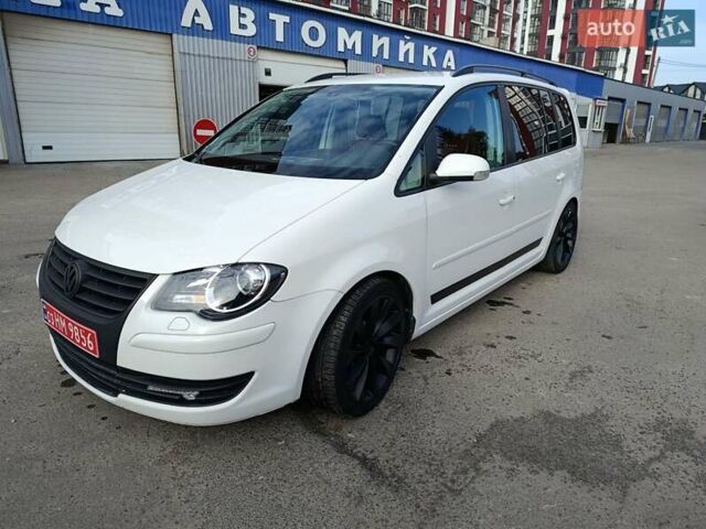 Белый Фольксваген Туран, объемом двигателя 1.6 л и пробегом 186 тыс. км за 7800 $, фото 2 на Automoto.ua