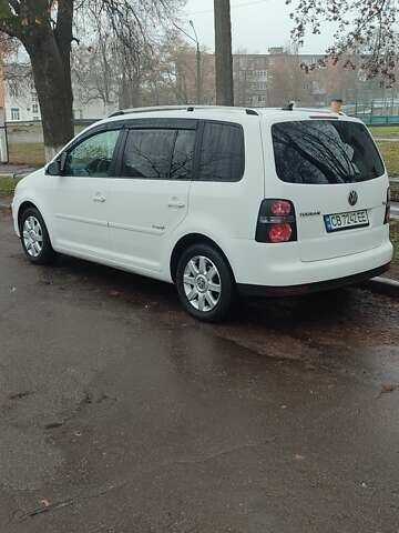 Белый Фольксваген Туран, объемом двигателя 1.39 л и пробегом 186 тыс. км за 8850 $, фото 1 на Automoto.ua