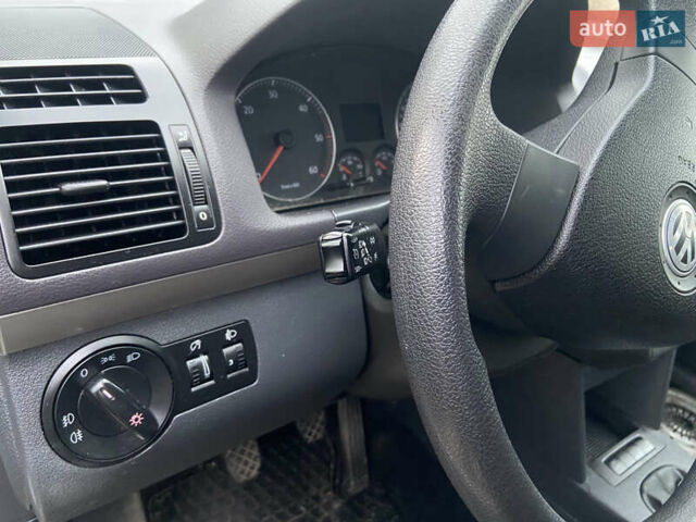 Белый Фольксваген Туран, объемом двигателя 1.97 л и пробегом 251 тыс. км за 8400 $, фото 14 на Automoto.ua