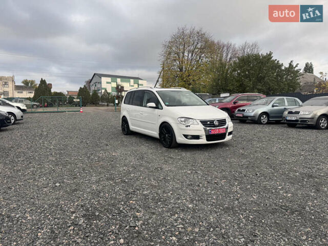 Білий Фольксваген Туран, об'ємом двигуна 1.6 л та пробігом 200 тис. км за 8700 $, фото 2 на Automoto.ua