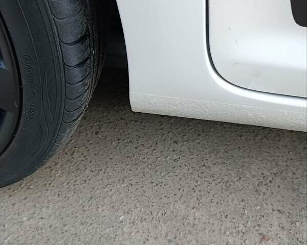 Белый Фольксваген Туран, объемом двигателя 1.6 л и пробегом 186 тыс. км за 7800 $, фото 32 на Automoto.ua