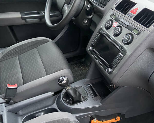 Белый Фольксваген Туран, объемом двигателя 1.97 л и пробегом 251 тыс. км за 8400 $, фото 9 на Automoto.ua