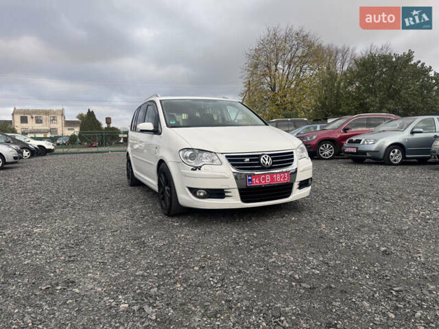Білий Фольксваген Туран, об'ємом двигуна 1.6 л та пробігом 200 тис. км за 8700 $, фото 3 на Automoto.ua