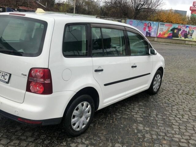 Белый Фольксваген Туран, объемом двигателя 1.9 л и пробегом 227 тыс. км за 7500 $, фото 3 на Automoto.ua