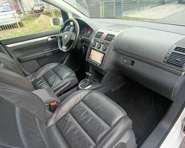 Белый Фольксваген Туран, объемом двигателя 1.4 л и пробегом 182 тыс. км за 8400 $, фото 34 на Automoto.ua