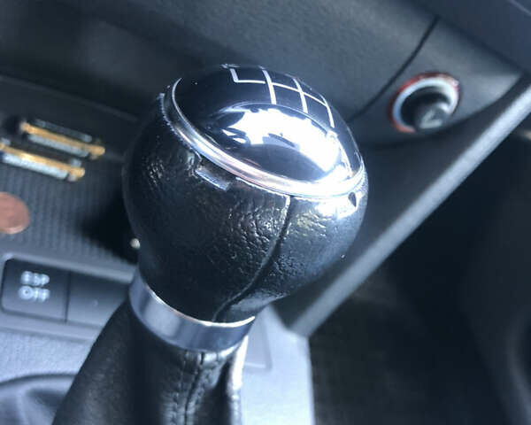 Белый Фольксваген Туран, объемом двигателя 1.9 л и пробегом 247 тыс. км за 9250 $, фото 28 на Automoto.ua