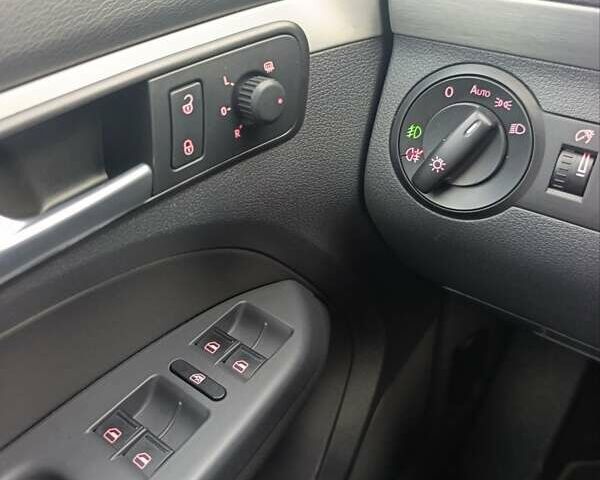 Белый Фольксваген Туран, объемом двигателя 1.4 л и пробегом 182 тыс. км за 8400 $, фото 26 на Automoto.ua