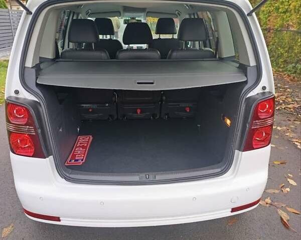 Белый Фольксваген Туран, объемом двигателя 1.4 л и пробегом 182 тыс. км за 8400 $, фото 45 на Automoto.ua