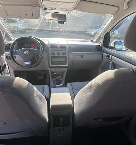 Белый Фольксваген Туран, объемом двигателя 1.9 л и пробегом 295 тыс. км за 6999 $, фото 10 на Automoto.ua