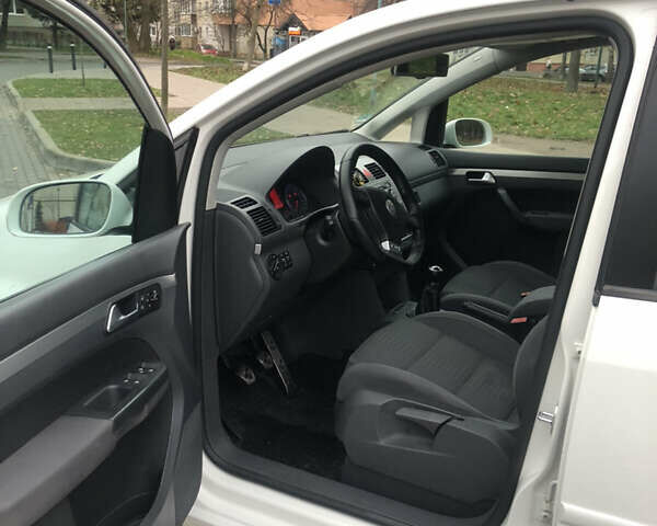 Білий Фольксваген Туран, об'ємом двигуна 1.4 л та пробігом 230 тис. км за 7000 $, фото 9 на Automoto.ua