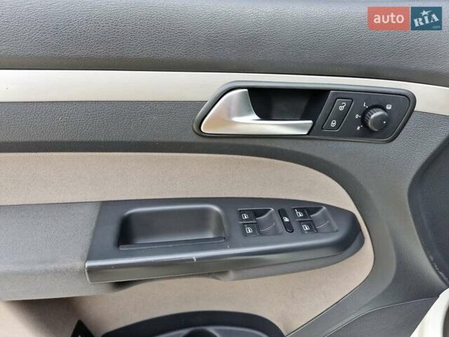 Белый Фольксваген Туран, объемом двигателя 1.39 л и пробегом 408 тыс. км за 5699 $, фото 6 на Automoto.ua