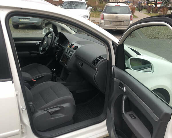 Білий Фольксваген Туран, об'ємом двигуна 1.4 л та пробігом 230 тис. км за 7000 $, фото 11 на Automoto.ua