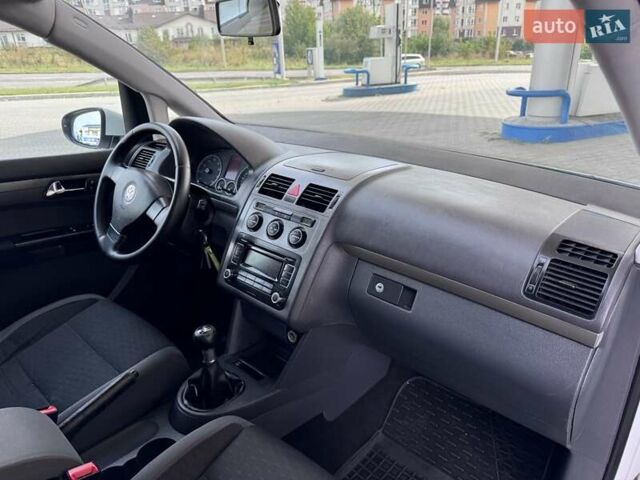 Білий Фольксваген Туран, об'ємом двигуна 1.4 л та пробігом 282 тис. км за 5700 $, фото 49 на Automoto.ua