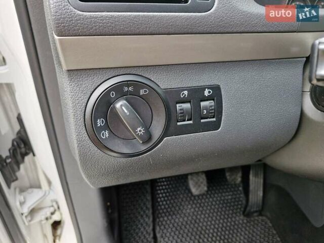 Белый Фольксваген Туран, объемом двигателя 1.39 л и пробегом 408 тыс. км за 5699 $, фото 11 на Automoto.ua