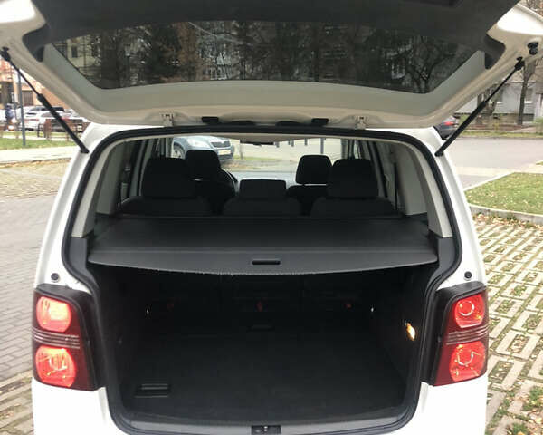 Білий Фольксваген Туран, об'ємом двигуна 1.4 л та пробігом 230 тис. км за 7000 $, фото 13 на Automoto.ua