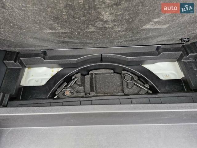 Белый Фольксваген Туран, объемом двигателя 1.39 л и пробегом 408 тыс. км за 5699 $, фото 27 на Automoto.ua