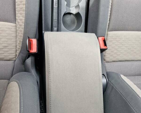 Белый Фольксваген Туран, объемом двигателя 1.39 л и пробегом 408 тыс. км за 5699 $, фото 13 на Automoto.ua