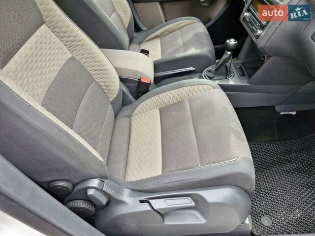 Белый Фольксваген Туран, объемом двигателя 1.39 л и пробегом 408 тыс. км за 5699 $, фото 21 на Automoto.ua