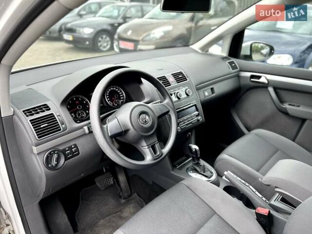 Белый Фольксваген Туран, объемом двигателя 1.39 л и пробегом 190 тыс. км за 9950 $, фото 7 на Automoto.ua