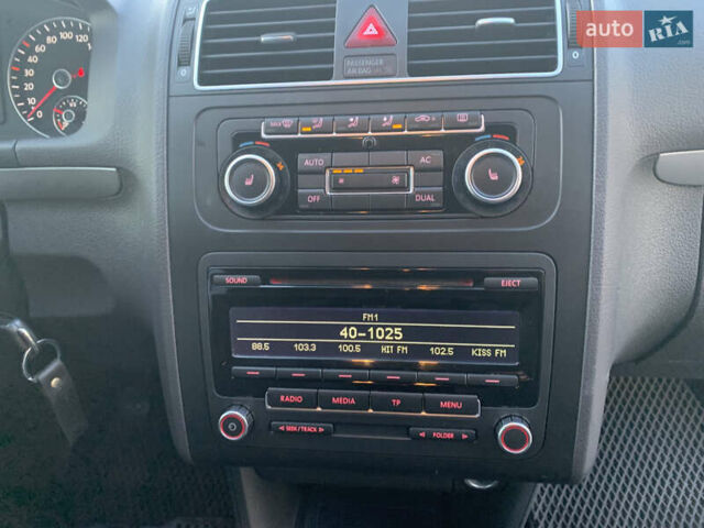 Белый Фольксваген Туран, объемом двигателя 1.6 л и пробегом 235 тыс. км за 9800 $, фото 22 на Automoto.ua