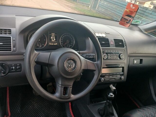 Білий Фольксваген Туран, об'ємом двигуна 1.6 л та пробігом 255 тис. км за 9300 $, фото 4 на Automoto.ua