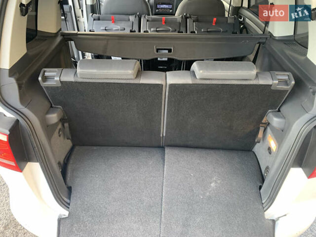 Белый Фольксваген Туран, объемом двигателя 1.6 л и пробегом 235 тыс. км за 9800 $, фото 15 на Automoto.ua