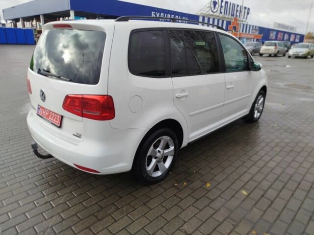 Белый Фольксваген Туран, объемом двигателя 1.4 л и пробегом 238 тыс. км за 8600 $, фото 1 на Automoto.ua