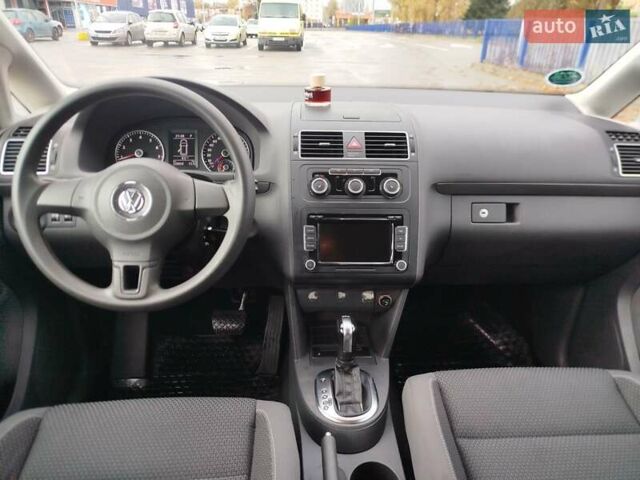 Білий Фольксваген Туран, об'ємом двигуна 1.4 л та пробігом 238 тис. км за 8800 $, фото 19 на Automoto.ua