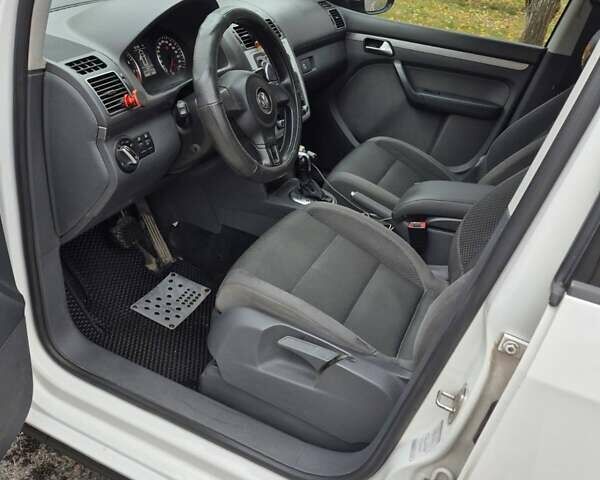 Білий Фольксваген Туран, об'ємом двигуна 1.4 л та пробігом 285 тис. км за 6000 $, фото 9 на Automoto.ua