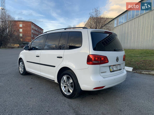 Белый Фольксваген Туран, объемом двигателя 1.6 л и пробегом 235 тыс. км за 9800 $, фото 4 на Automoto.ua