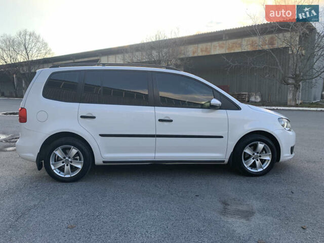 Белый Фольксваген Туран, объемом двигателя 1.6 л и пробегом 235 тыс. км за 9800 $, фото 7 на Automoto.ua