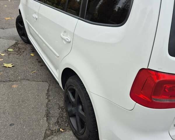 Білий Фольксваген Туран, об'ємом двигуна 1.4 л та пробігом 285 тис. км за 6000 $, фото 5 на Automoto.ua