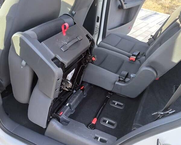 Белый Фольксваген Туран, объемом двигателя 1.39 л и пробегом 190 тыс. км за 9950 $, фото 24 на Automoto.ua