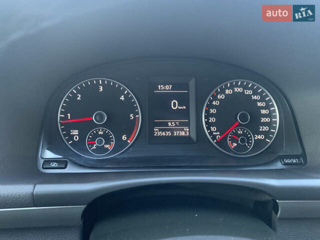 Белый Фольксваген Туран, объемом двигателя 1.6 л и пробегом 235 тыс. км за 9800 $, фото 26 на Automoto.ua