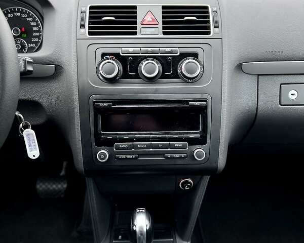 Белый Фольксваген Туран, объемом двигателя 1.39 л и пробегом 190 тыс. км за 9950 $, фото 39 на Automoto.ua