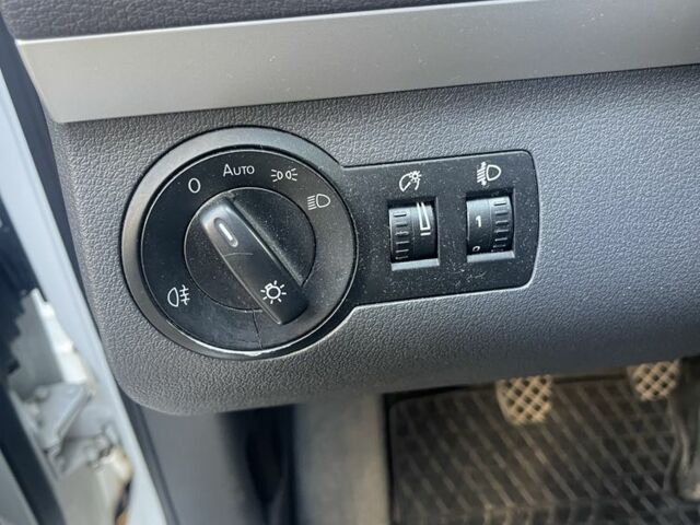 Білий Фольксваген Туран, об'ємом двигуна 1.4 л та пробігом 198 тис. км за 9199 $, фото 11 на Automoto.ua