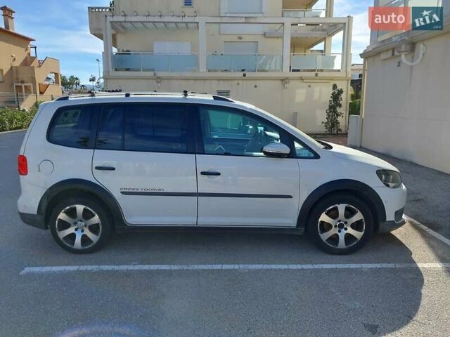 Белый Фольксваген Туран, объемом двигателя 1.39 л и пробегом 250 тыс. км за 10000 $, фото 4 на Automoto.ua