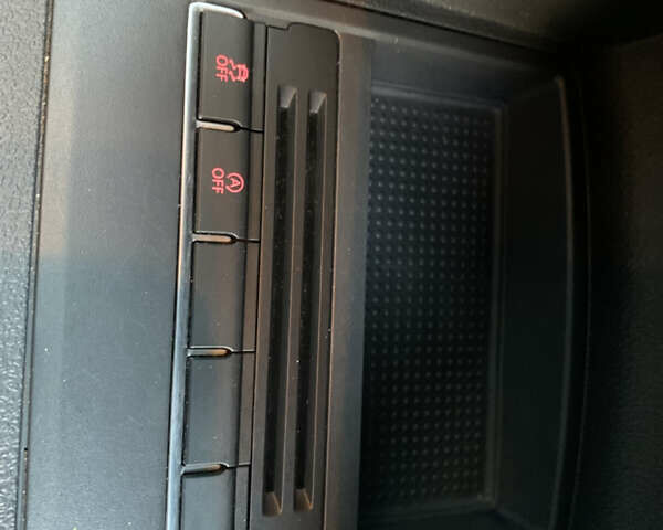 Белый Фольксваген Туран, объемом двигателя 1.6 л и пробегом 235 тыс. км за 9800 $, фото 21 на Automoto.ua