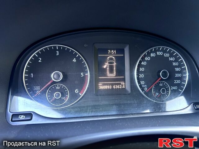 Белый Фольксваген Туран, объемом двигателя 1.6 л и пробегом 360 тыс. км за 9000 $, фото 7 на Automoto.ua