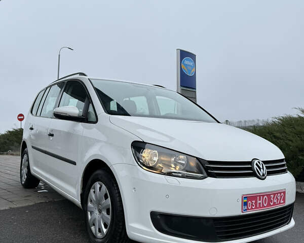 Белый Фольксваген Туран, объемом двигателя 1.39 л и пробегом 221 тыс. км за 9499 $, фото 3 на Automoto.ua