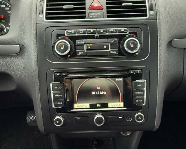 Белый Фольксваген Туран, объемом двигателя 1.39 л и пробегом 221 тыс. км за 9499 $, фото 18 на Automoto.ua