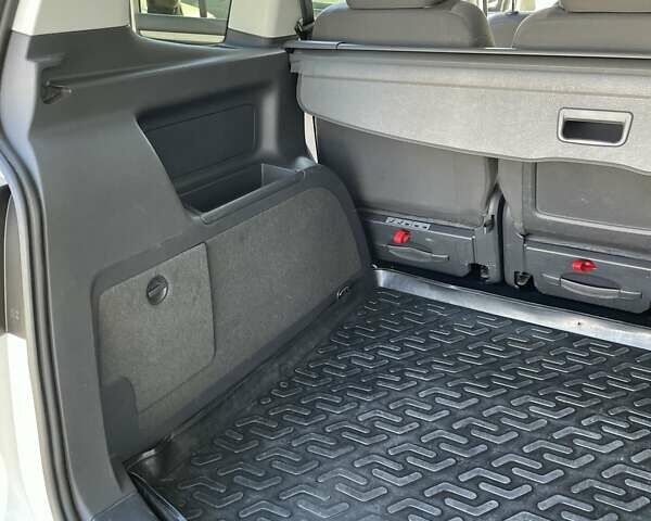 Белый Фольксваген Туран, объемом двигателя 1.4 л и пробегом 180 тыс. км за 9450 $, фото 28 на Automoto.ua