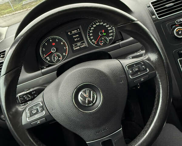 Белый Фольксваген Туран, объемом двигателя 1.39 л и пробегом 221 тыс. км за 9499 $, фото 17 на Automoto.ua