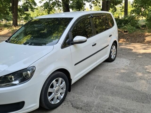 Белый Фольксваген Туран, объемом двигателя 1.6 л и пробегом 240 тыс. км за 9700 $, фото 7 на Automoto.ua