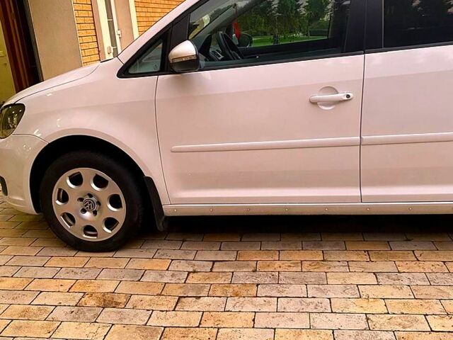 Белый Фольксваген Туран, объемом двигателя 1.6 л и пробегом 360 тыс. км за 9000 $, фото 5 на Automoto.ua