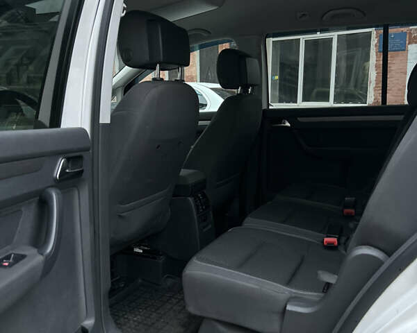 Белый Фольксваген Туран, объемом двигателя 1.6 л и пробегом 284 тыс. км за 9350 $, фото 9 на Automoto.ua