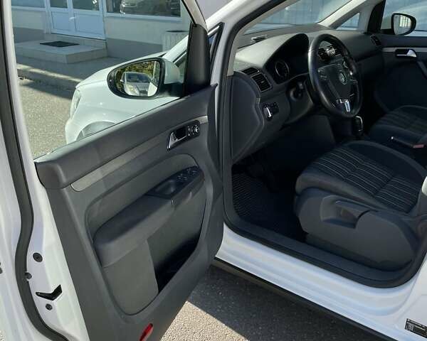 Белый Фольксваген Туран, объемом двигателя 1.4 л и пробегом 180 тыс. км за 9450 $, фото 30 на Automoto.ua