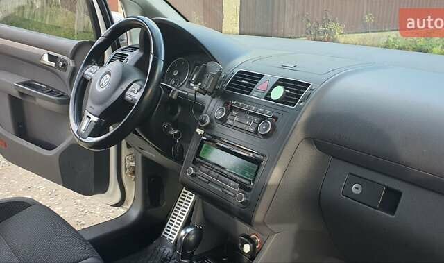 Білий Фольксваген Туран, об'ємом двигуна 1.6 л та пробігом 270 тис. км за 9450 $, фото 35 на Automoto.ua