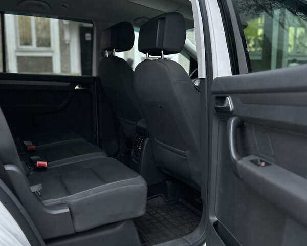 Белый Фольксваген Туран, объемом двигателя 1.6 л и пробегом 284 тыс. км за 9350 $, фото 11 на Automoto.ua