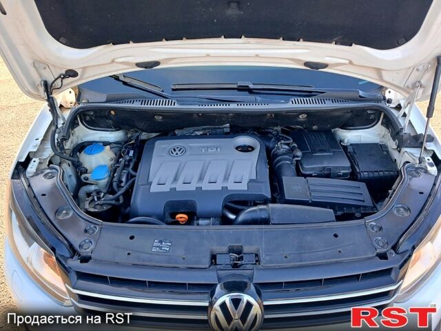 Білий Фольксваген Туран, об'ємом двигуна 2 л та пробігом 362 тис. км за 11700 $, фото 13 на Automoto.ua